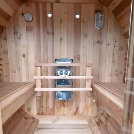 In Zevenhuizen With Sauna Bubble Bath, Cleaning Included Holiday home